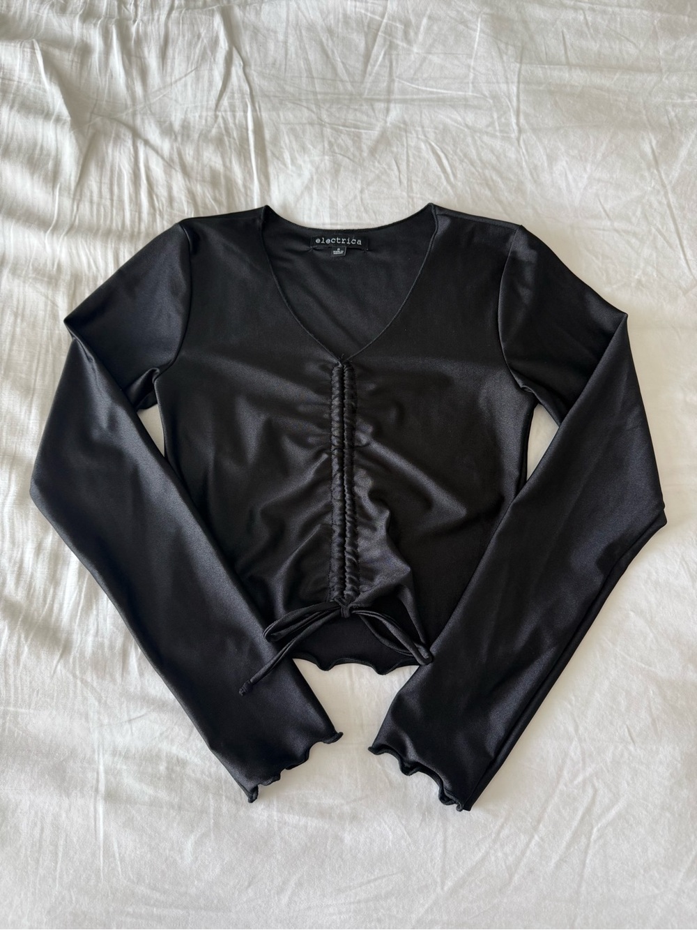 Black Long Sleeve Ruched V-Neck Crop Top
